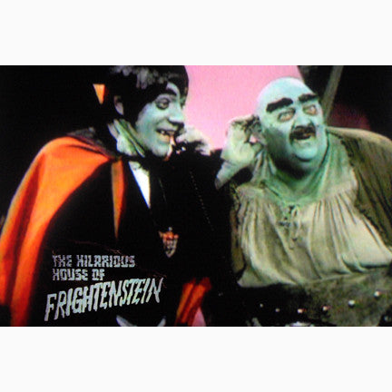 CCT0030 Hilarious House of Frightenstein Count and Igor 1971 Postcard
