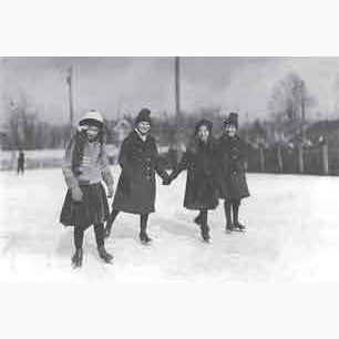 CCT0070 Children Skating in Toronto c1911 Postcard