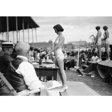 CCT0139 Miss Toronto Pageant Diane Perkins Nail Check 1938 Postcard